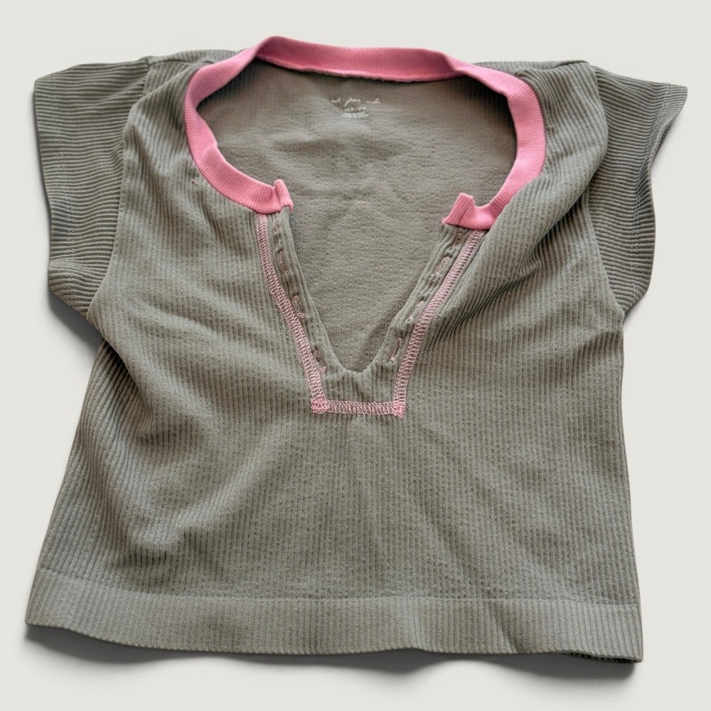 Out From Under Urban Outfitters Gray Pink Ribbed V-Neck Crop Top Womens XS/S Y2K